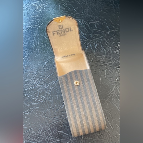 Vintage 90’s Fendi Gold Sunglasses - Picture 7 of 8